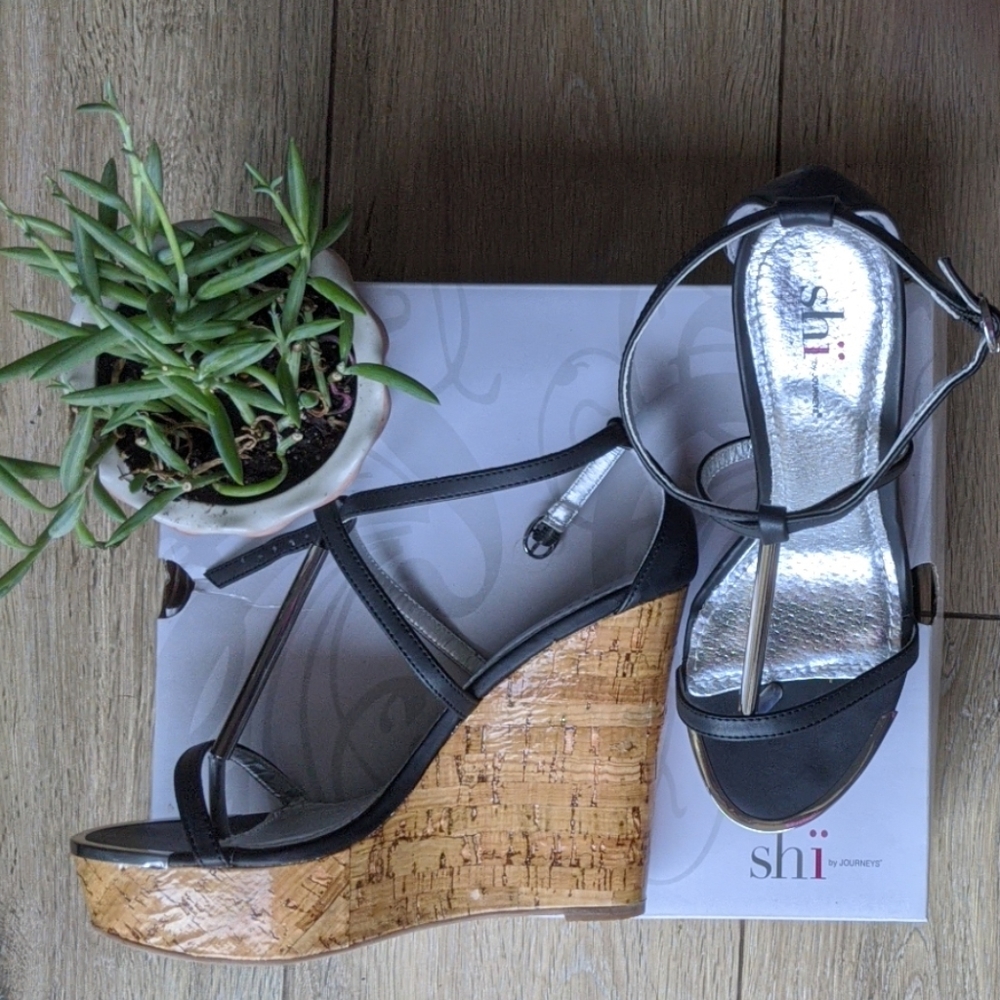 NEW With Box Shi by Journeys